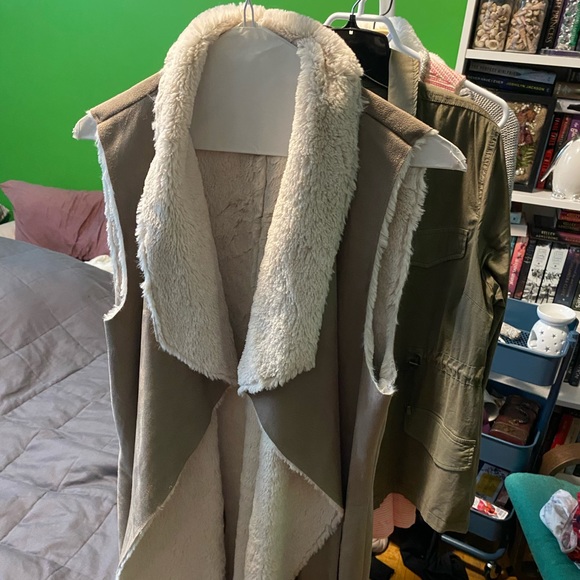 Sweater vest - Picture 1 of 2